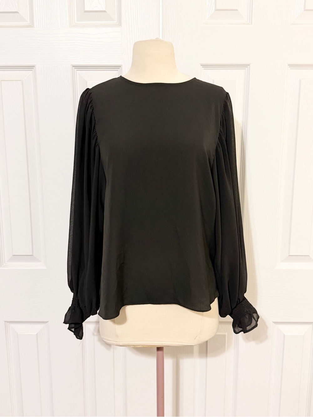 Versona Black Long Pleated Sleeve Blouse